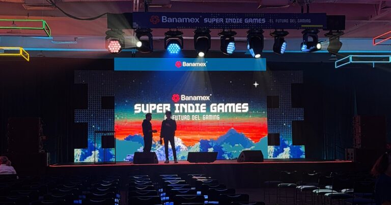 Escenario principal del Banamex Super Indie Games 2026 en Expo Reforma, con una pantalla led de arte pixelado y el lema El futuro del gaming.